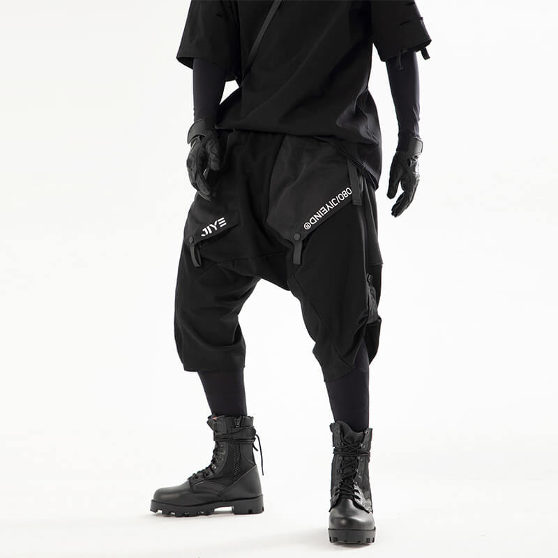 TECHWEAR CARGO PANTS ' Kokuto 'Short Cargo Pants – Izanagi